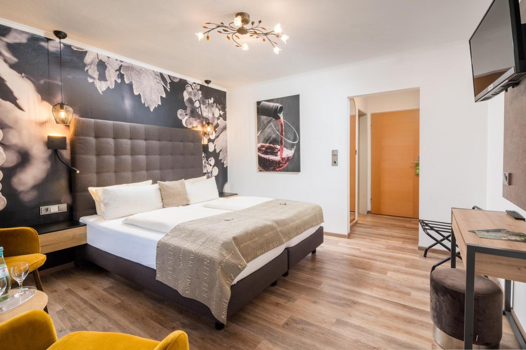 Weinhotel Sonnenschein 에른스트 외부 사진
